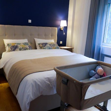 Garden Apartment Next To The Mall -Private Parking Atény Exteriér fotografie