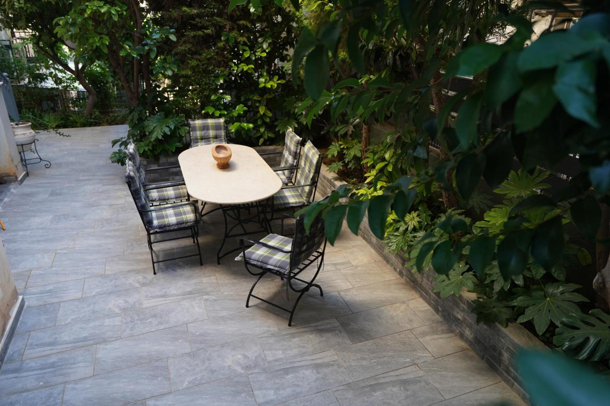 Garden Apartment Next To The Mall -Private Parking Atény Exteriér fotografie