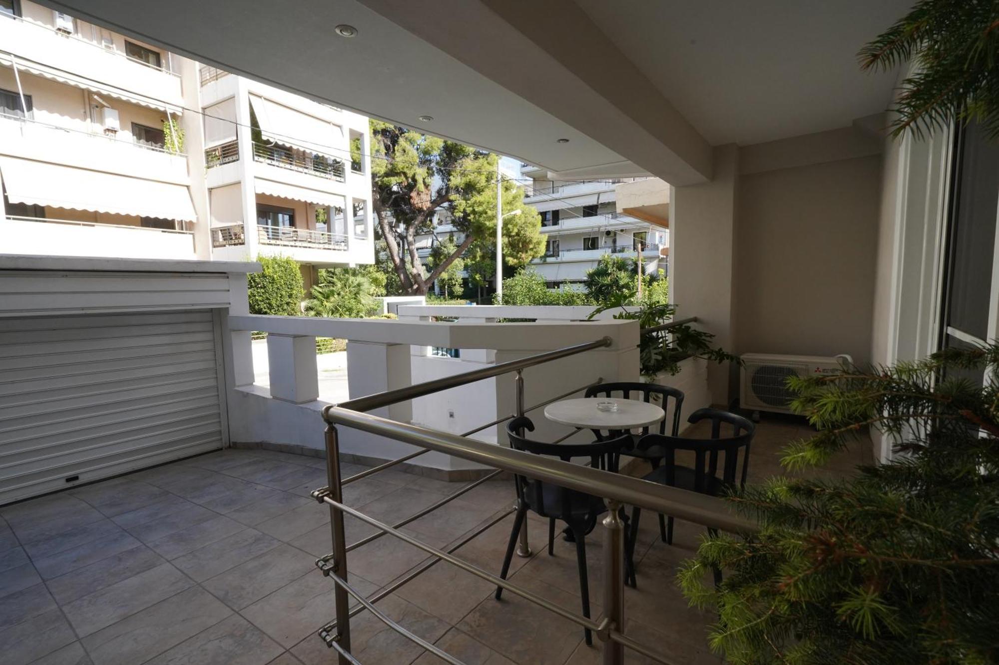 Garden Apartment Next To The Mall -Private Parking Atény Exteriér fotografie