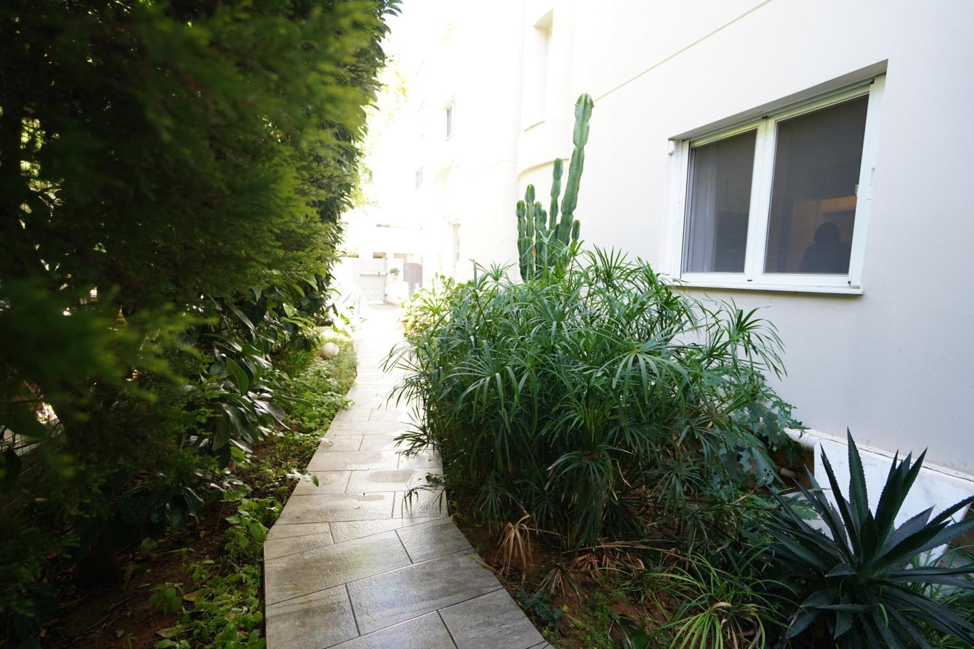 Garden Apartment Next To The Mall -Private Parking Atény Exteriér fotografie